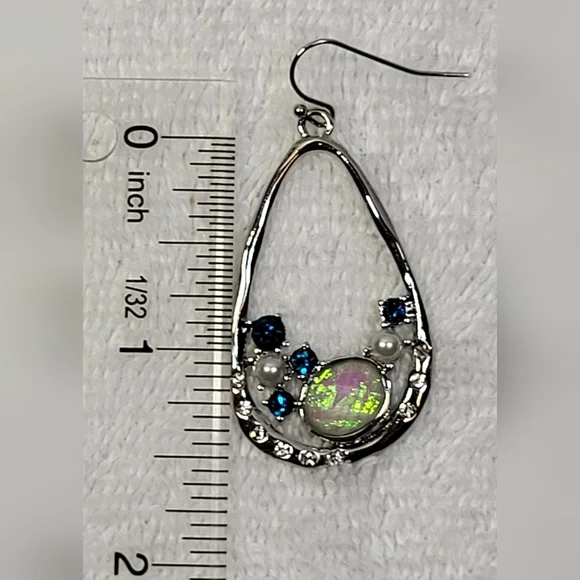 CATO Turquoise Opalescent Drop Necklace and Dangle Earrings Set / Pierced - Picture 5 of 5